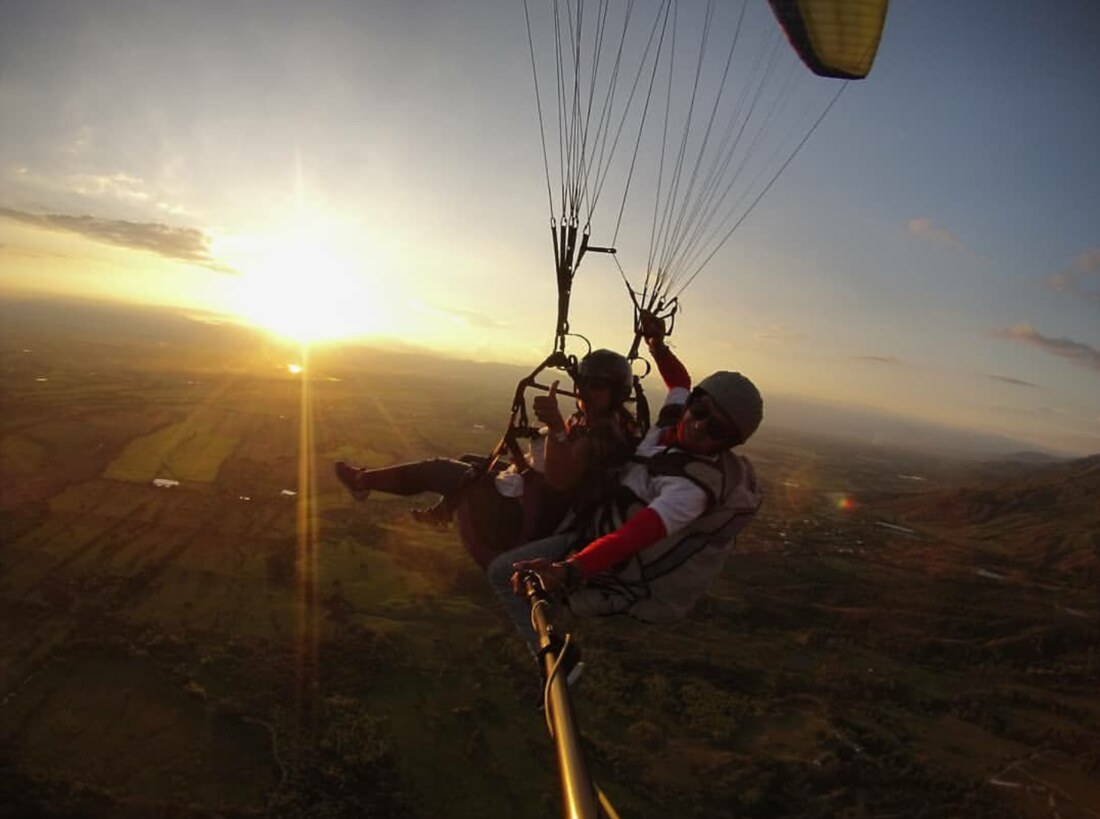 Vuelo en parapente en La Buitrera